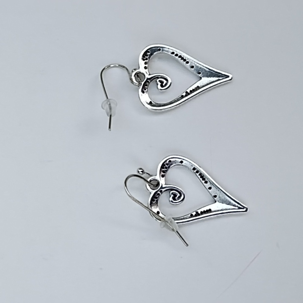 NWT Heart Earrings - Picture 5 of 6